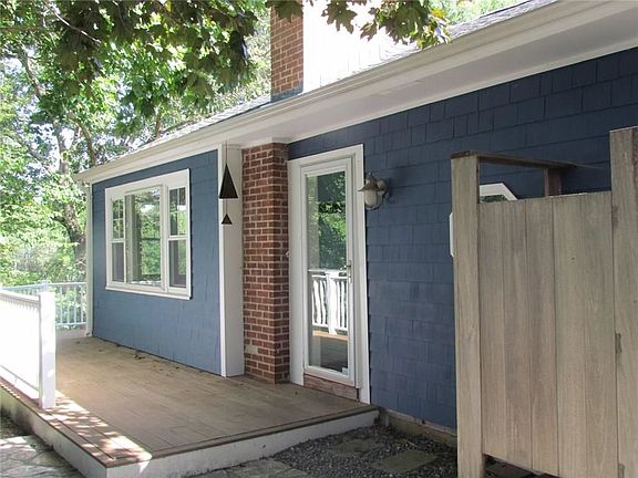 5th image of 60 Newtown Ave