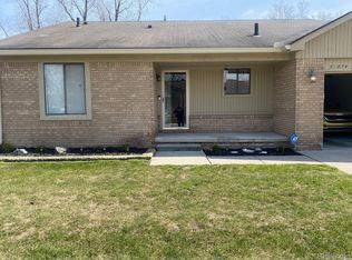 31874 Cristina Dr, Roseville, MI 48066
