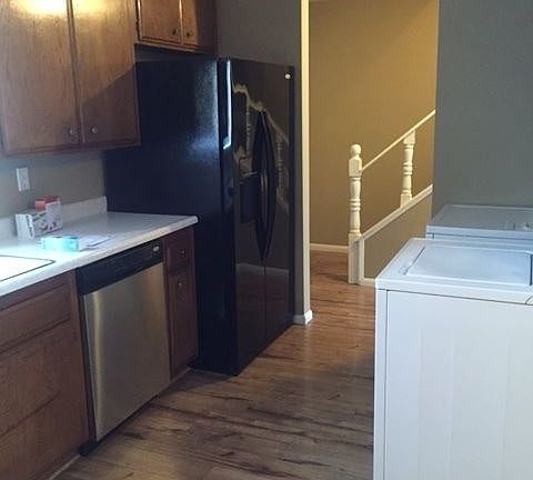 5th image of 246 Greenbriar Townhouse Way