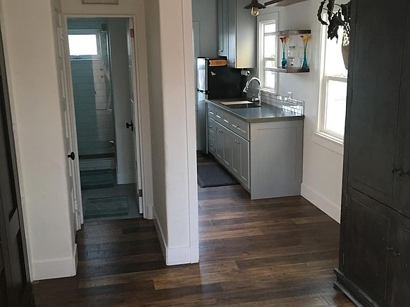 4th image of 820 Portsmouth Ct #1/2