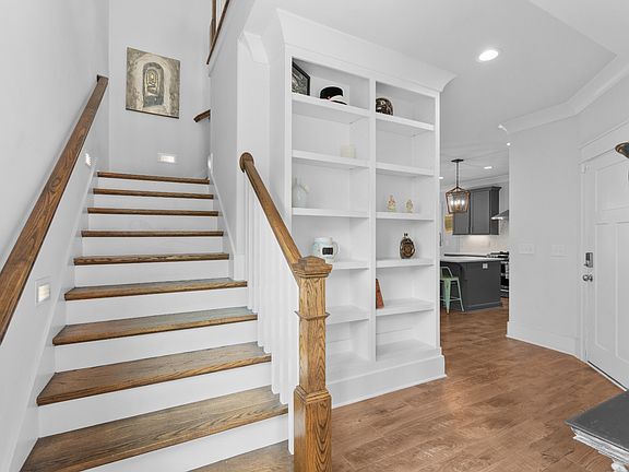 3rd image of 202 Richardson Ave