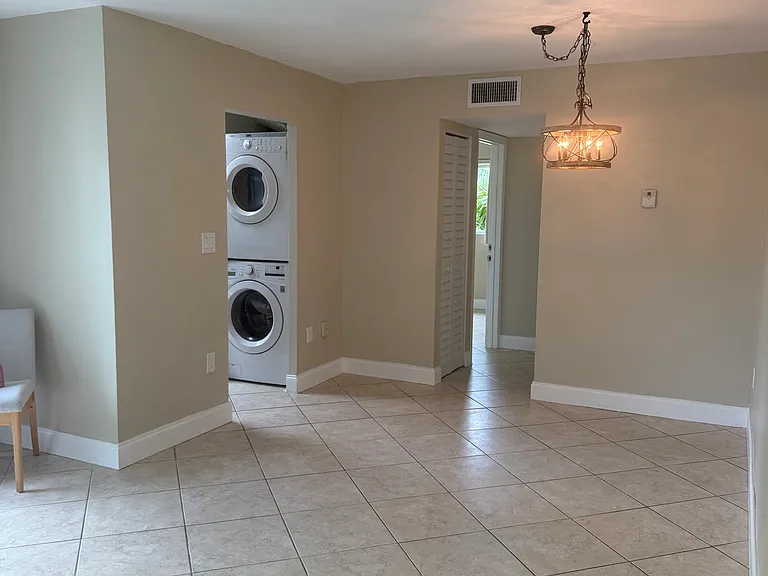 2920 SW 28th St #407 — Photo 2