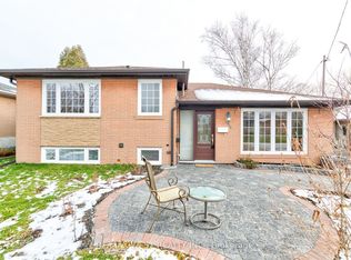 1328 Pinegrove Rd, Oakville, ON L6L 2X3