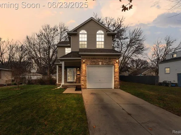 417 E Bernhard Ave, Hazel Park, MI 48030