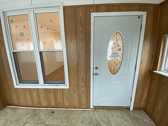 4th image of 630-632 Troy St #630