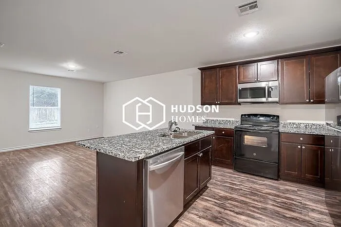 2404 E Cornell St — Photo 5