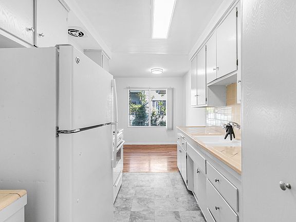 5th image of 1129 Lincoln Blvd APT 6