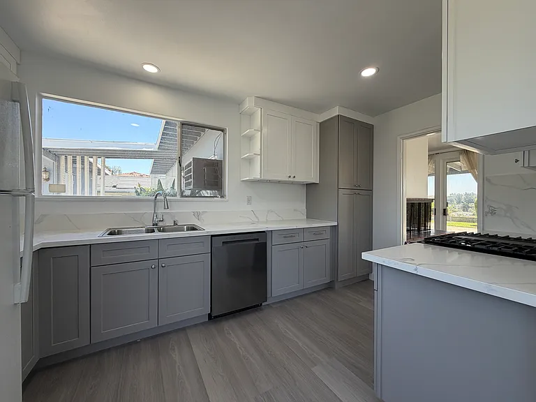 1100 S Isabella Ave — Photo 8