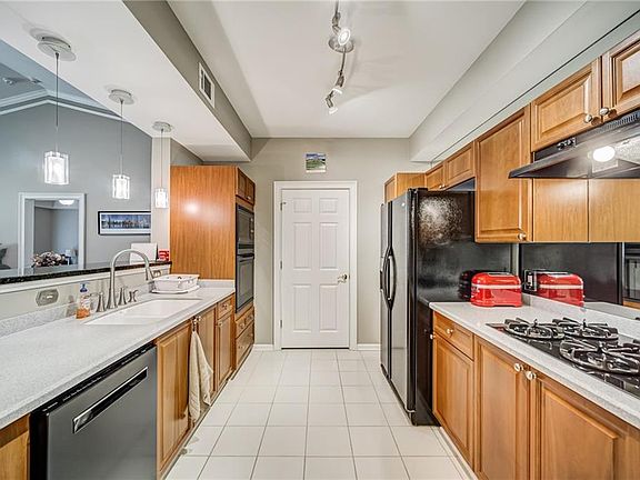 3rd image of 3275 Lenox Rd NE