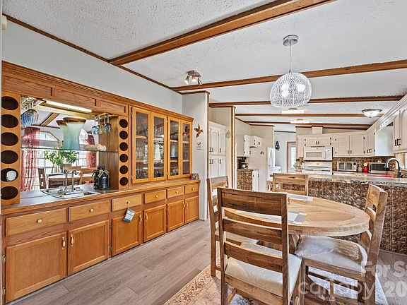 4th image of 8 Jonquil Ln #5