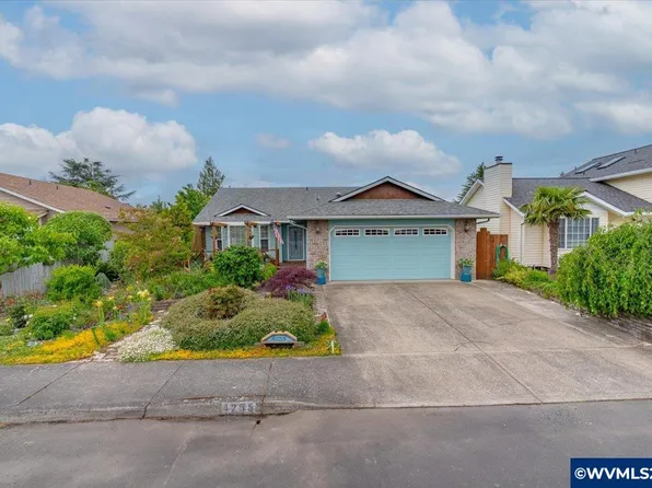 4255 Great Plains Dr NE, Salem, OR 97305