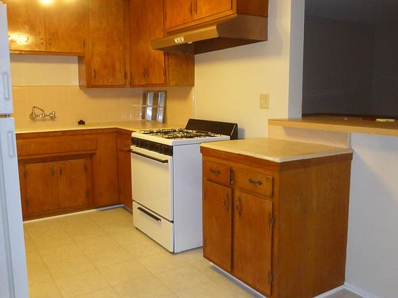 4th image of 1622 Grismer Ave APT J