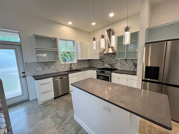 4th image of 2304 E 9th Ave