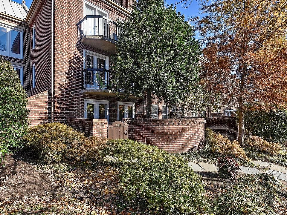 1st image of 801 S Pitt St APT 228