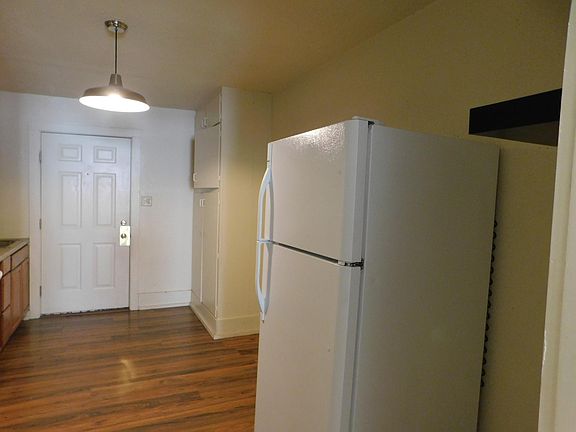 5th image of 110 W Pine Ave #2