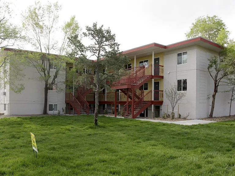 Kendall Apartments — Photo 3