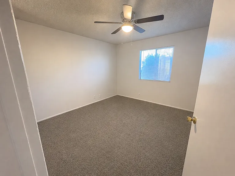 2931 E Beck Ln — Photo 12