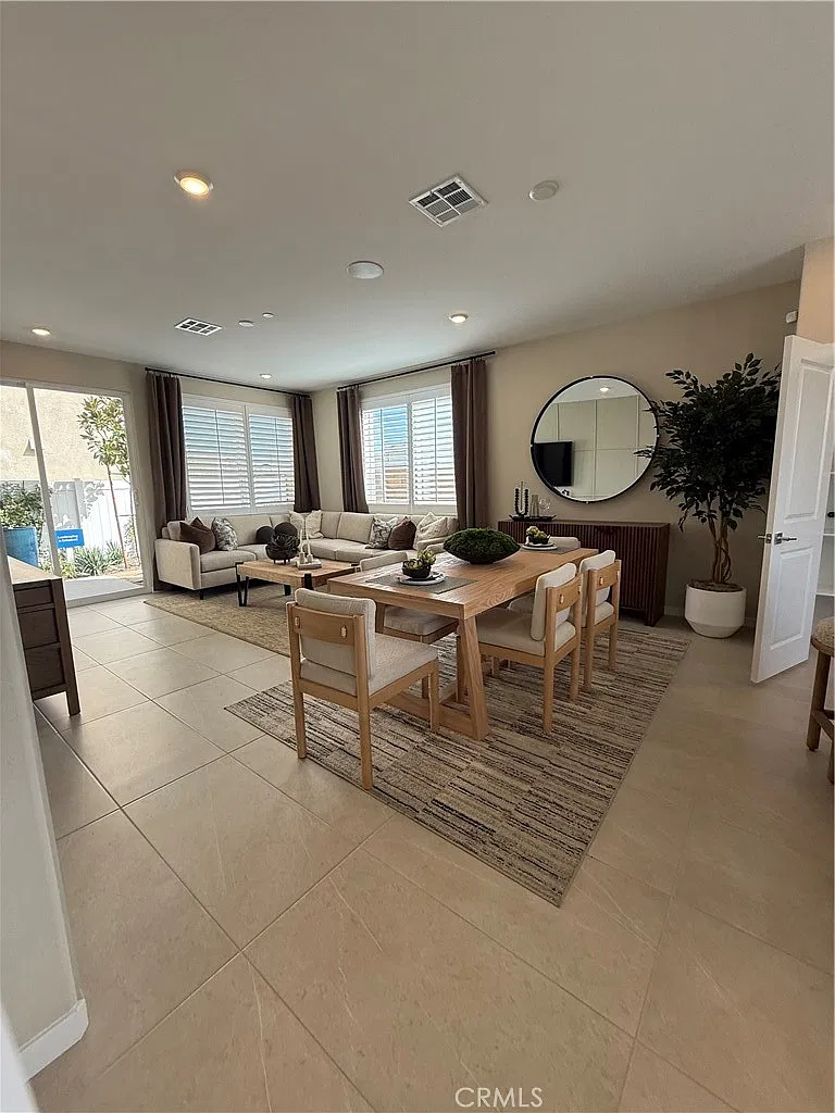 3 bed, 2.5 bath, 1700 sqft, $3,100 — Photo 4