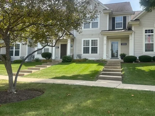 1195 Settlers Blvd Unit B, Sugar Grove, IL 60554