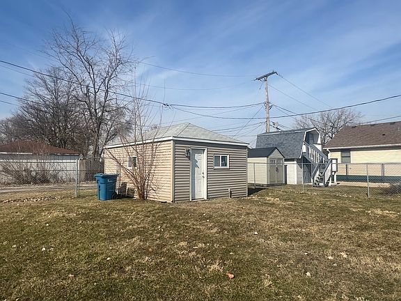 4th image of 10048 Merton Ave
