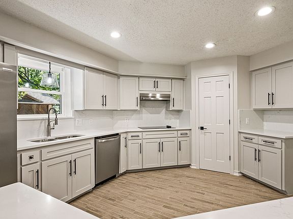 5th image of 17 Cypress Ct