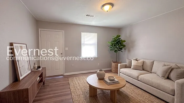 3 bed, 1.0 bath, 1005 sqft, $975 — Photo 2