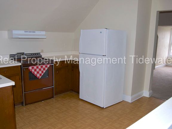 5th image of 400 Fairfax Ave APT 3A