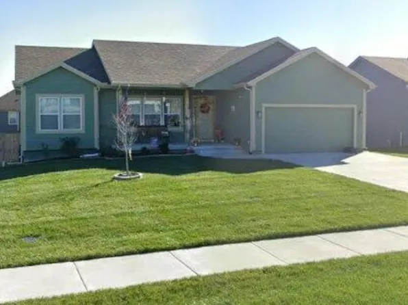 941 N Cottonwood Ct, Tonganoxie, KS 66086