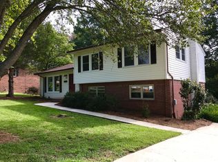 909 Crestline Dr, Mount Holly, NC
