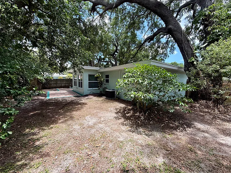677 Oakwood Dr — Photo 32