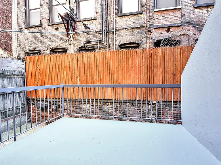 226 E 25th St #1A — Photo 9