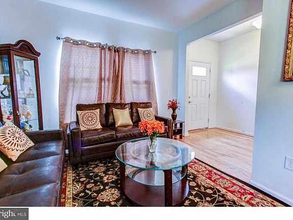 4th image of 1099 Huntington Rd
