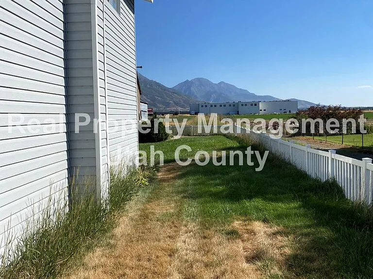 1285 W Utah Ave — Photo 37