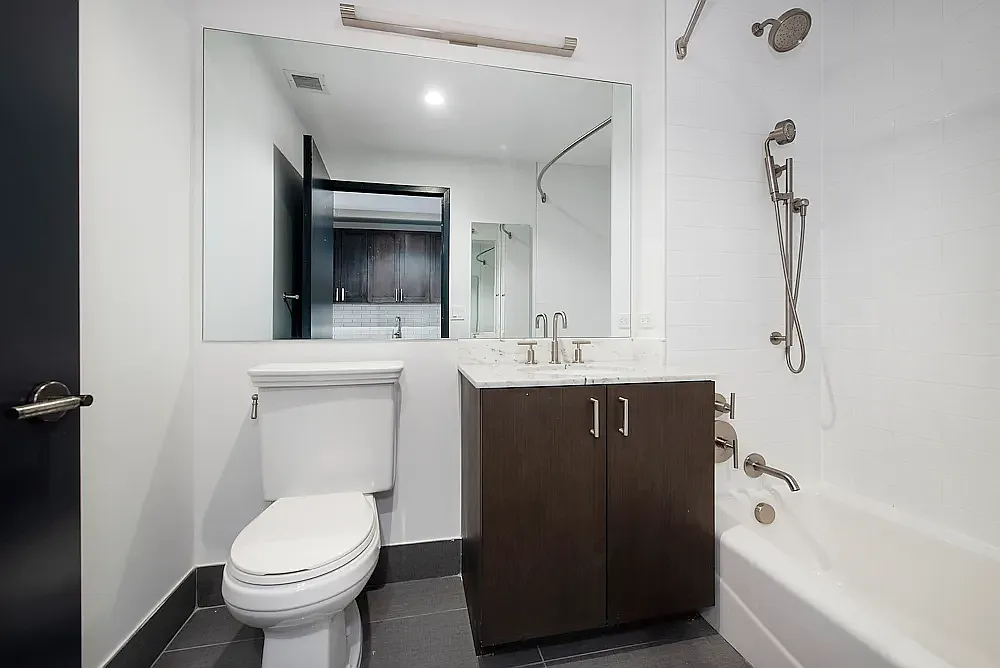 21 West End Avenue — Photo 1