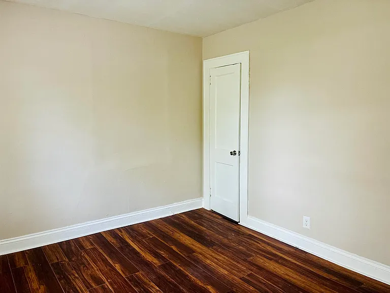606 S Ellis St — Photo 14