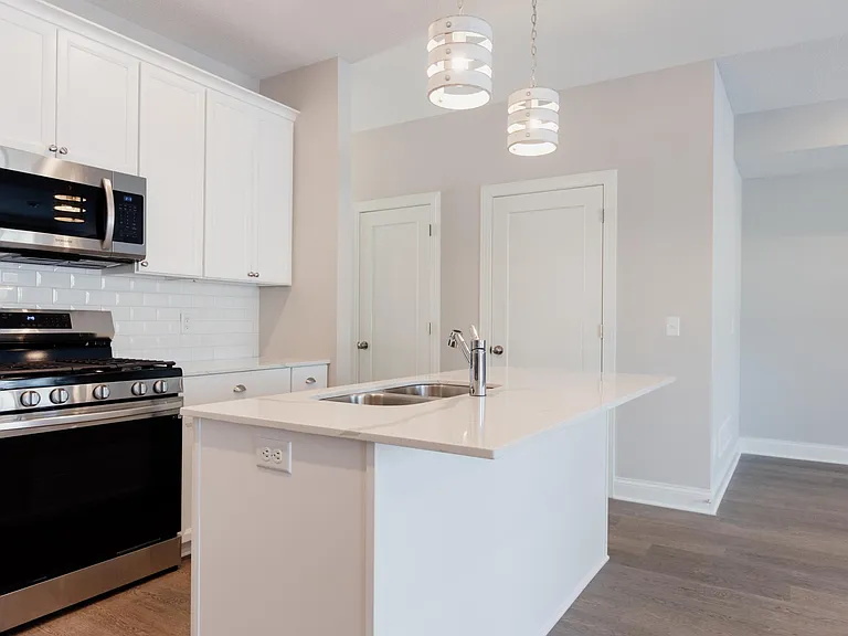 1703 Southpoint Ln — Photo 10