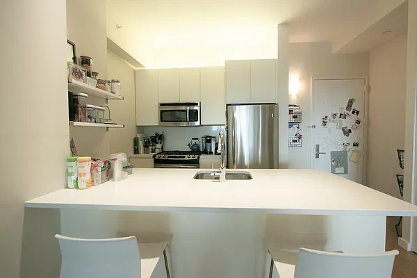 Rented by R New York | media 23