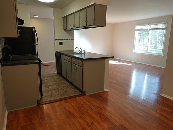5th image of 23 Bolton Ct #23