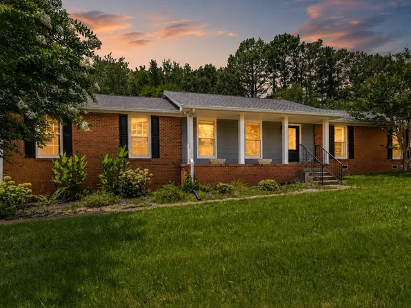 127 Sam Davis Dr, Springfield, TN 37172