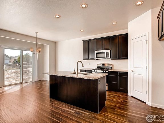 5th image of 867 Prairie Dr