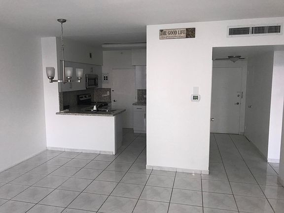 3rd image of 2121 N Bayshore Dr APT 605