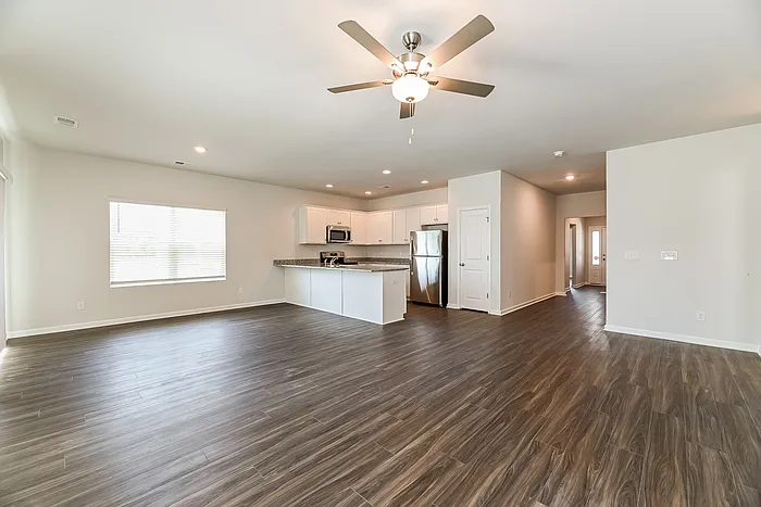 3 bed, 2.0 bath, 1718 sqft, $2,395 — Photo 3