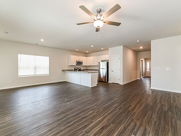 3rd image of 259 Clydesdale Cir