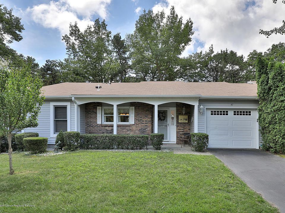 1st image of 47 Buttonwood Ct #1000