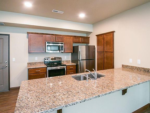 5th image of 405 Ashley Ct Unit 309