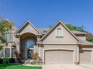 2512 SW Winteroak Cir, Lees Summit, MO 64081