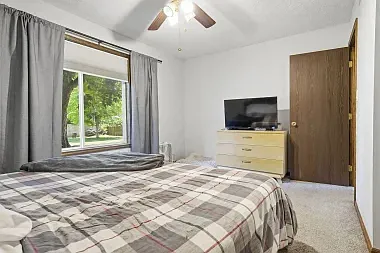 705 Eastview Dr — Photo 10