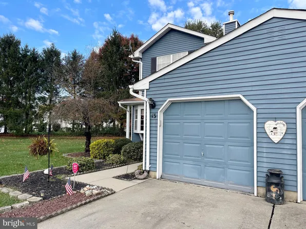 13 Gloucester Ct, Bordentown, NJ 08505