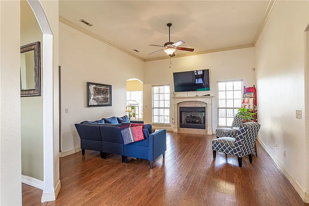 4 bed, 1959 sqft, $1,850 — Photo 4