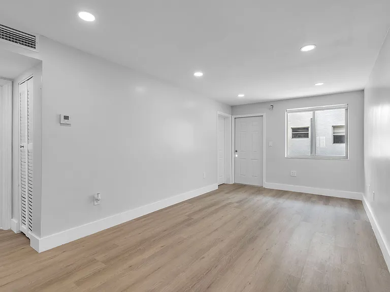 560 NE 63rd St #3 — Photo 3